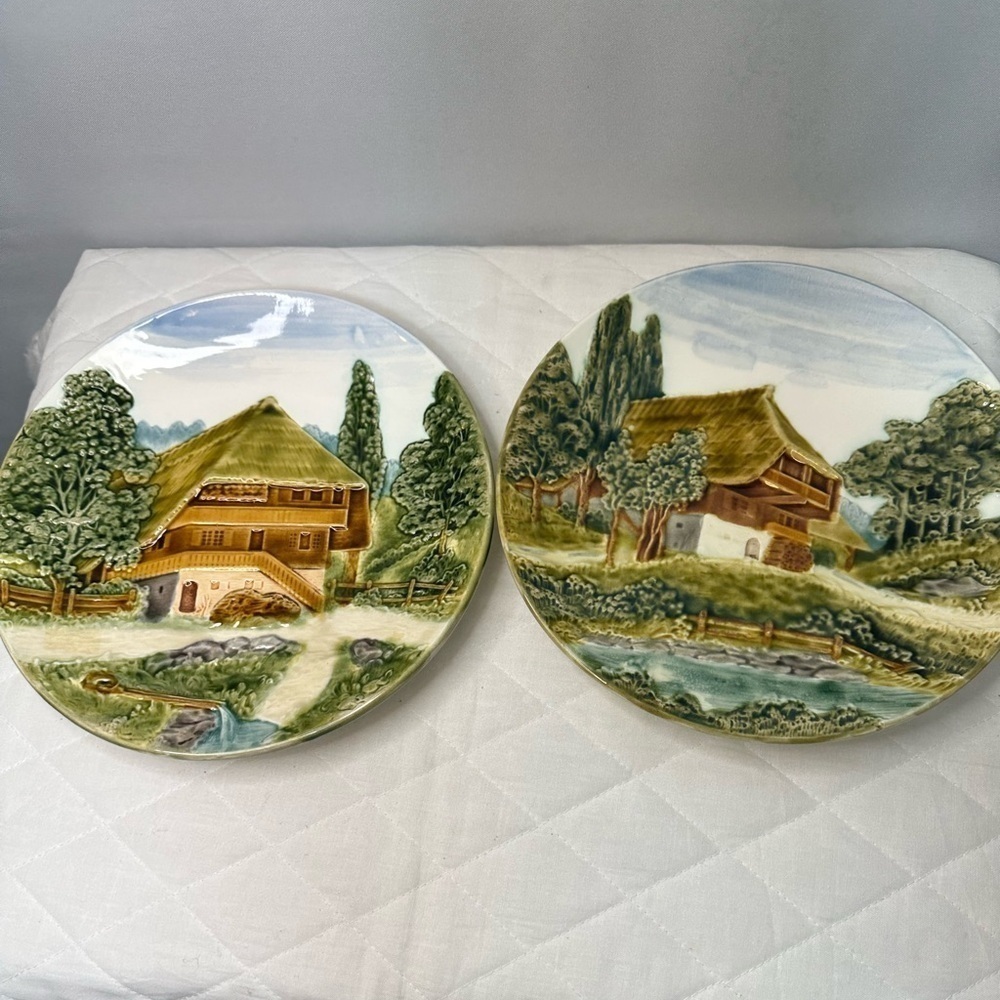 West German Majolica Set Of 2 Decorative Plates Chalet Farmhouse 3D Vintage 2556 - Picture 5 of 7
